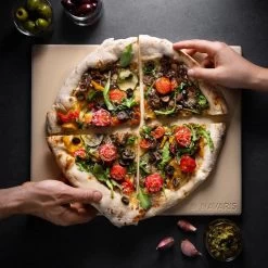 Navaris Pizzasteen XL Voor Oven En Barbecue - Rechthoekige Pizzaplaat 38 X 30 Cm - Inclusief Pizzaschep Met Extra Lang Handvat En Receptenboek -Merkloos Winkel 1200x1200 330