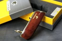 Cohiba® Sigarenaansteker - Sigarenboor - Sigaren - Sigaar - Cohiba Aansteker - Sigarenboor - Sigaren Accessoires - Sigarenknipper - Sigaar Aansteker - Cohiba - Incl. Luxe Geschenkdoos - Rood 21 Cohiba® Sigarenaansteker - Sigarenboor - Sigaren - Sigaar - Cohiba Aansteker - Sigarenboor - Sigaren Accessoires - Sigarenknipper - Sigaar Aansteker - Cohiba - Incl. Luxe Geschenkdoos - Rood -Merkloos Winkel 1200x800 43
