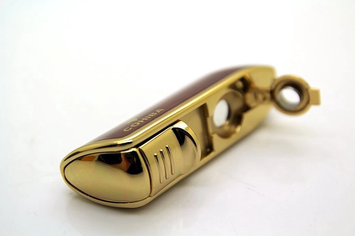 Cohiba® Sigarenaansteker - Sigarenboor - Sigaren - Sigaar - Cohiba Aansteker - Sigarenboor - Sigaren Accessoires - Sigarenknipper - Sigaar Aansteker - Cohiba - Incl. Luxe Geschenkdoos - Rood 6 Cohiba® Sigarenaansteker - Sigarenboor - Sigaren - Sigaar - Cohiba Aansteker - Sigarenboor - Sigaren Accessoires - Sigarenknipper - Sigaar Aansteker - Cohiba - Incl. Luxe Geschenkdoos - Rood - Afbeelding 4