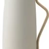 Stelton Thermoskan Emma Sand 1.2 Liter -Merkloos Winkel 792x1200 2